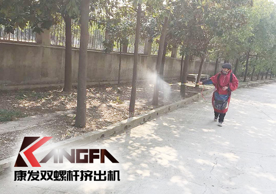戰(zhàn)疫情、防風(fēng)險、保安全!康發(fā)雙螺桿擠出機復(fù)工在即,全廠實現(xiàn)全方位消毒!
